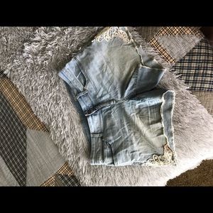 Faded glory crochet side detail light wash short
